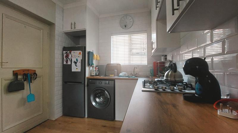 To Let 1 Bedroom Property for Rent in Oakglen Western Cape